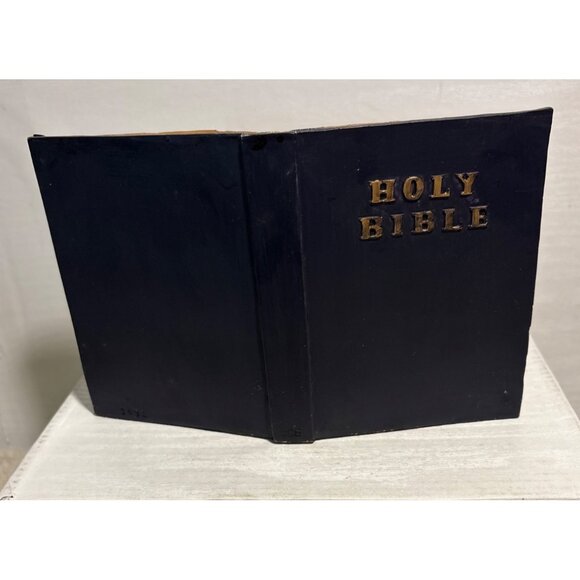 Nativity Scene 3D Bible Figurine With Holy Family & Animals Resin 8" Wide - Picture 2 of 11